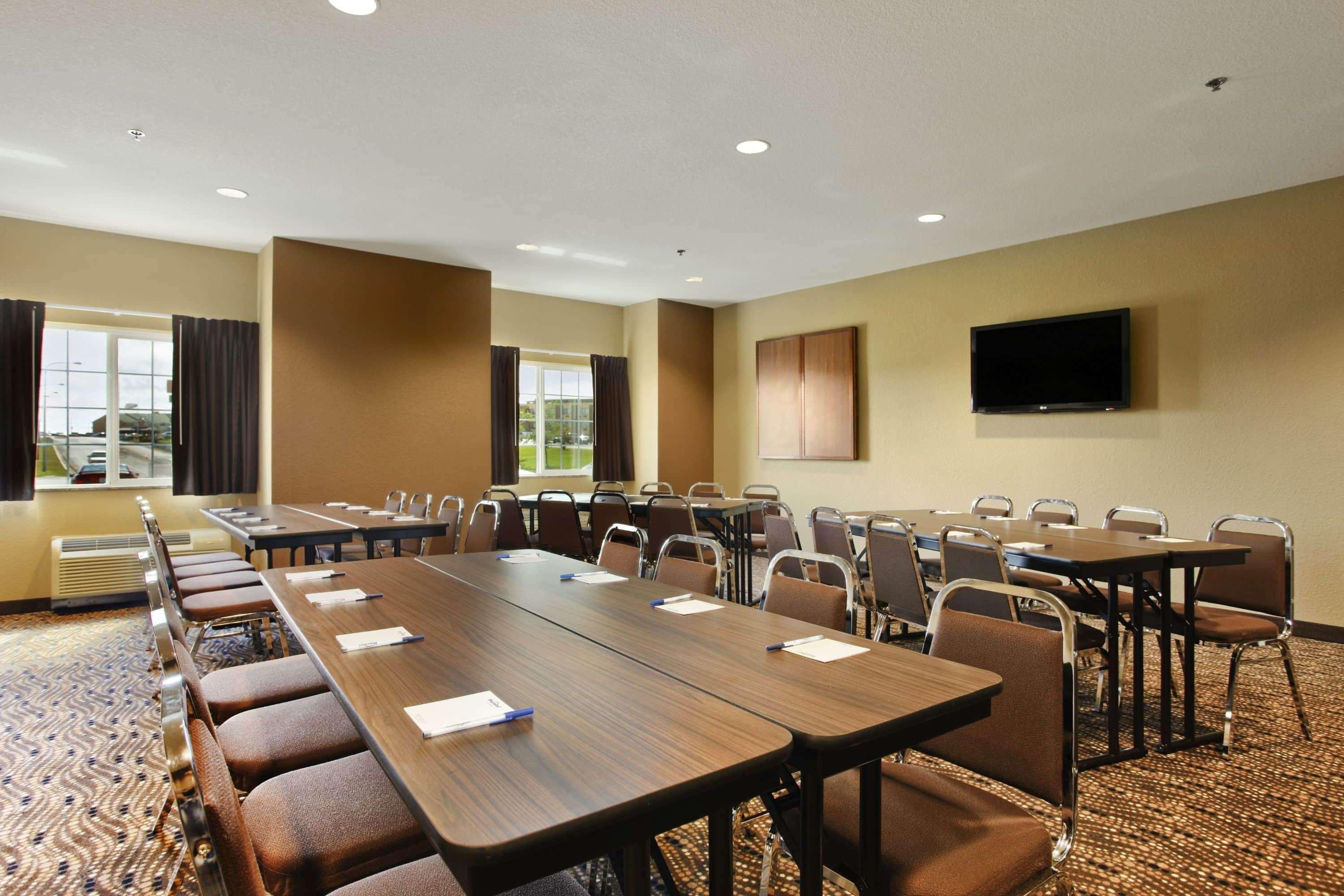 Microtel Inn & Suites By Wyndham Williston Bagian luar foto