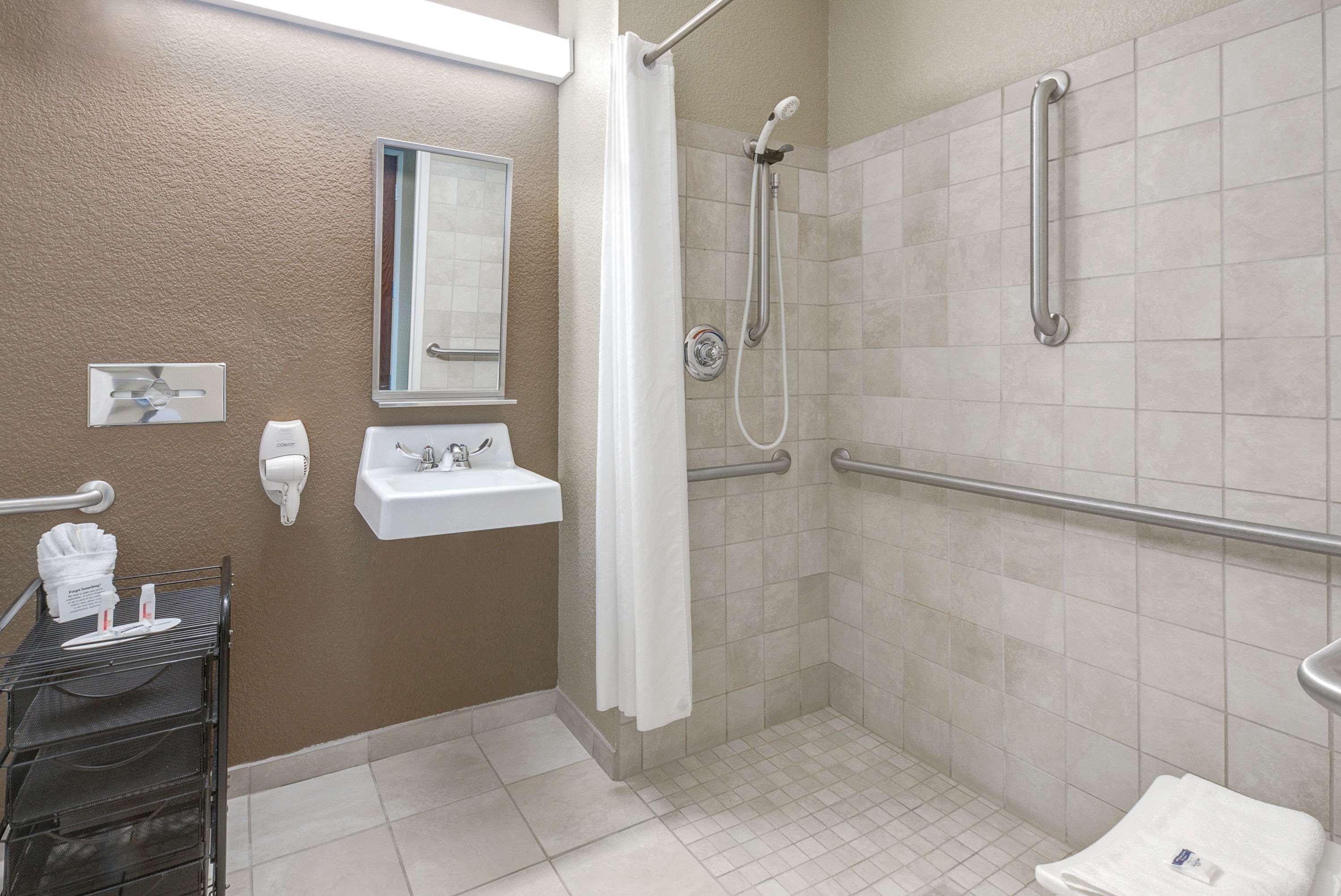 Microtel Inn & Suites By Wyndham Williston Bagian luar foto