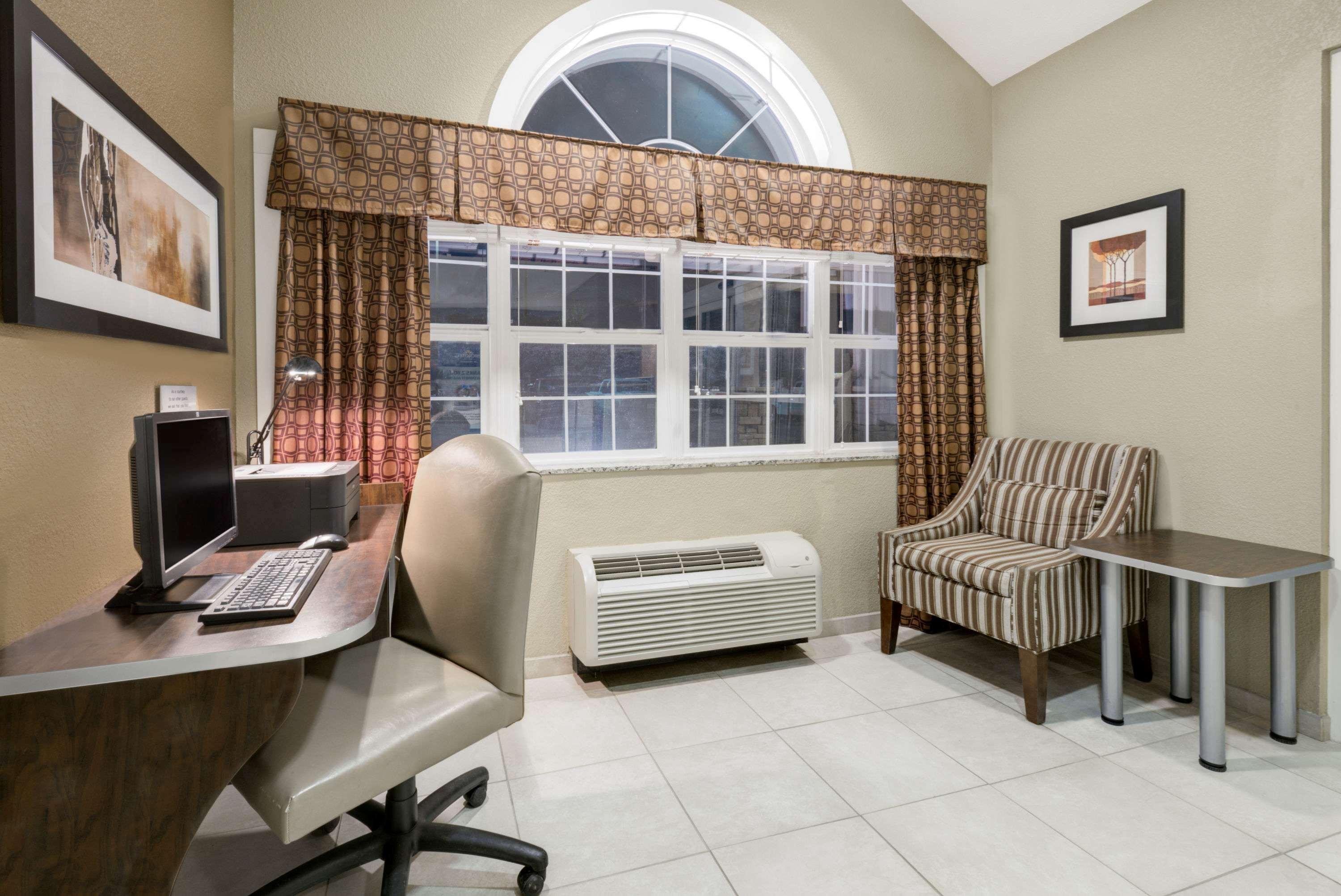Microtel Inn & Suites By Wyndham Williston Bagian luar foto