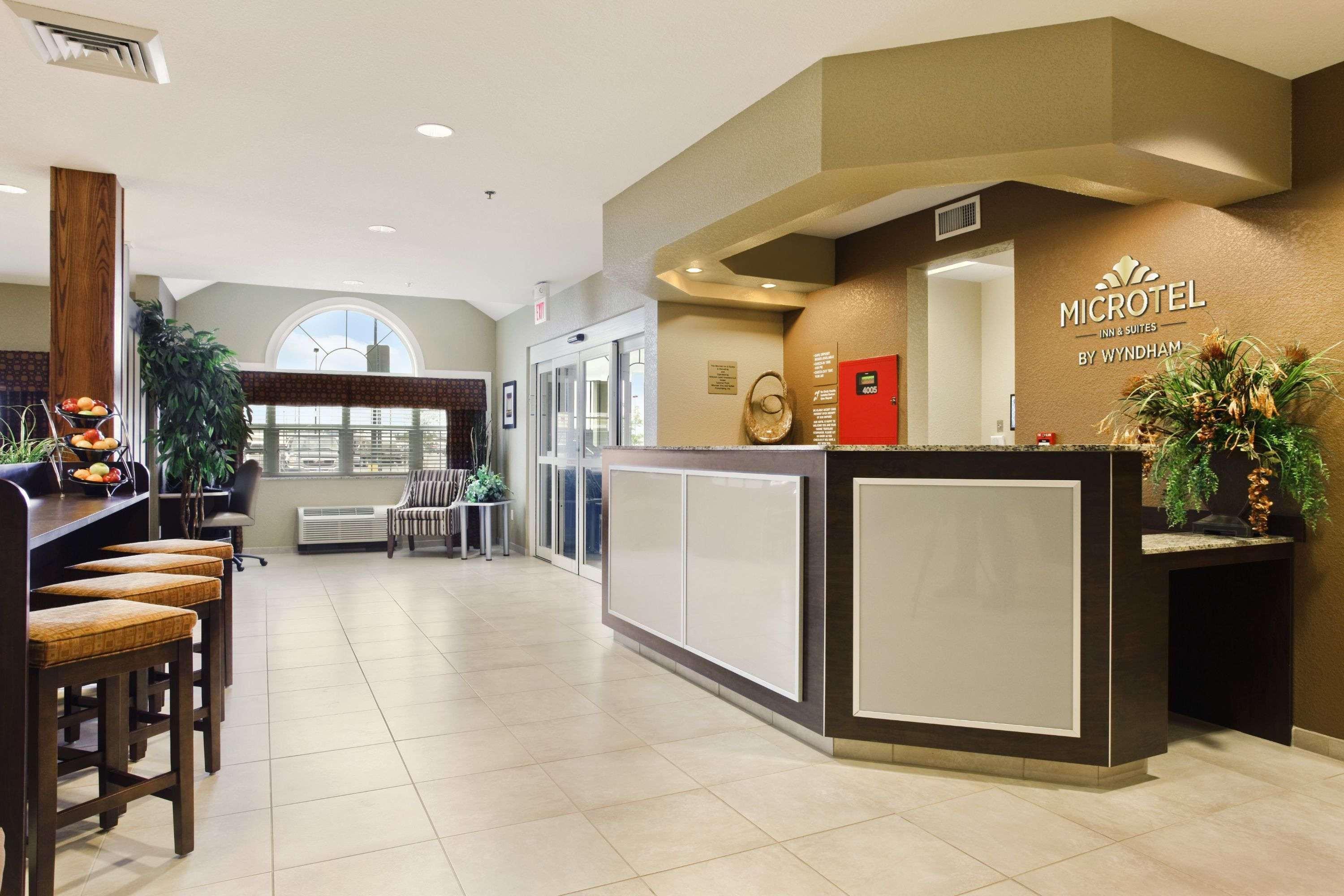 Microtel Inn & Suites By Wyndham Williston Interior foto